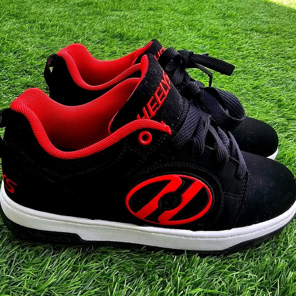Heelys Youth Size 4 Black & Red - Like New